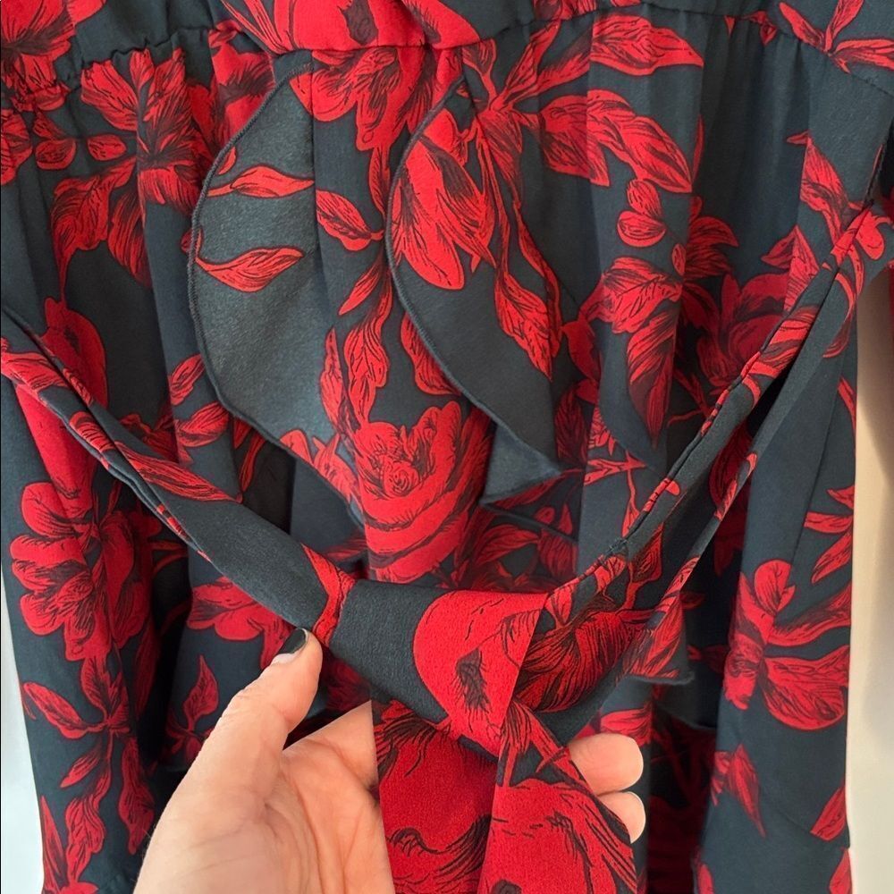 ✨NWT✨ Floral Red and Black Wrap Dress Size Large - Picture 5 of 7